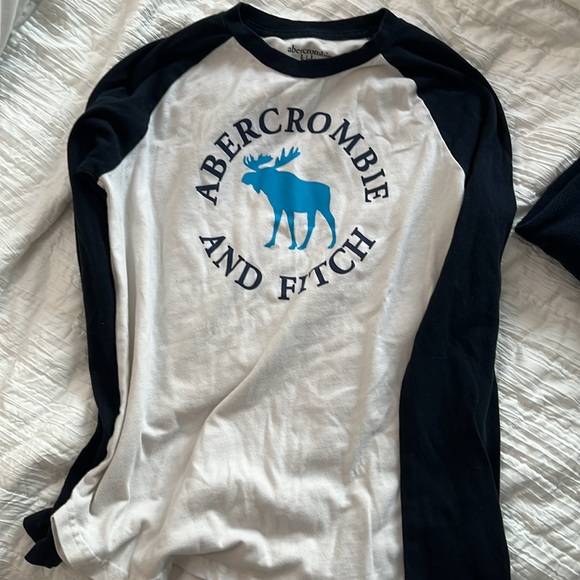 Abercrombie and Fitch long sleeve shirts - Picture 4 of 7